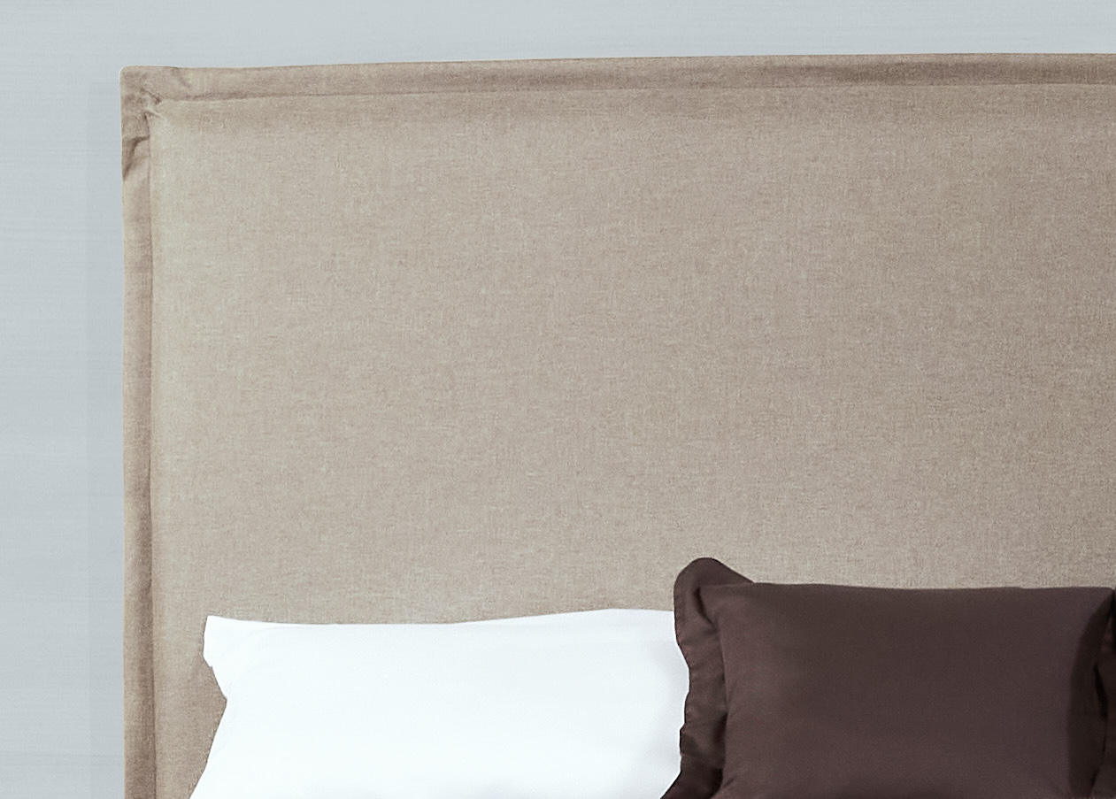 tosca_180_vorne_astor_sockel_milieu_edited_edited